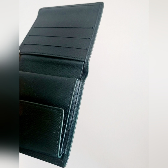 Louis Vuitton Green Taiga Leather Men's Bi-fold Wallet - Picture 4 of 7